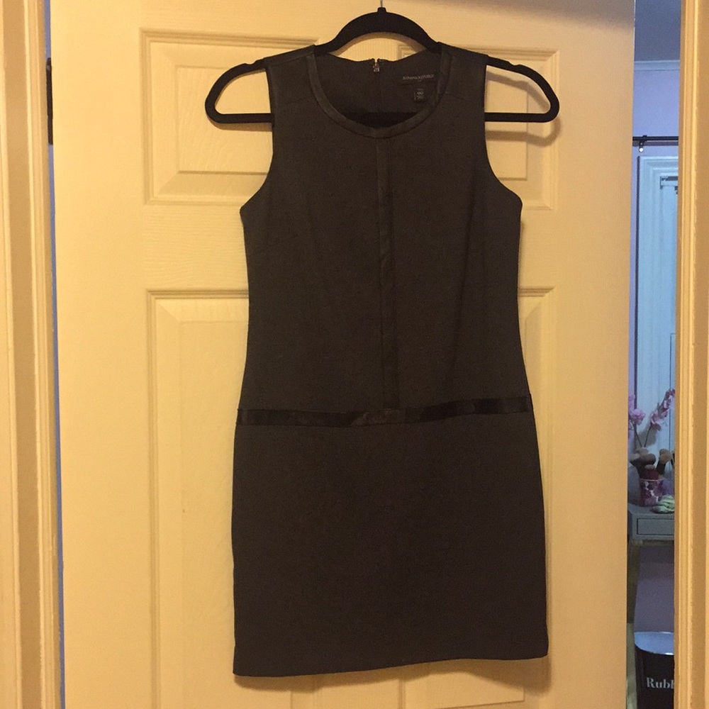 Banana Republic Size 00 grey and black dress